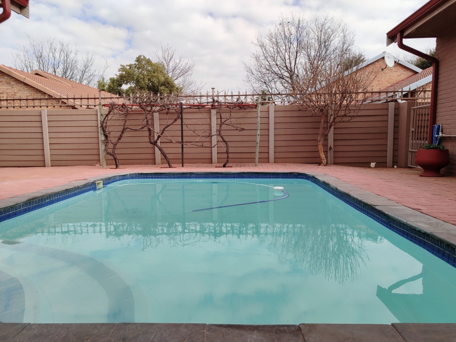 4 Bedroom Property for Sale in Wilkoppies North West